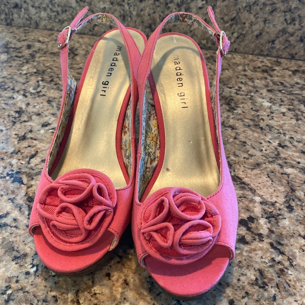 Madden Girl pink cloth sling back with peep toe and flower at toe